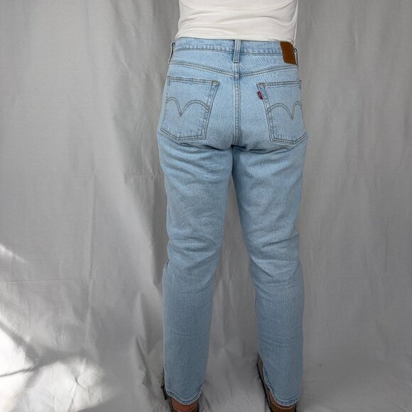 Levi Strauss & Co. Women's Wedgie style Light Wash Tapered Ankle Denim | Size 31 - Picture 8 of 8